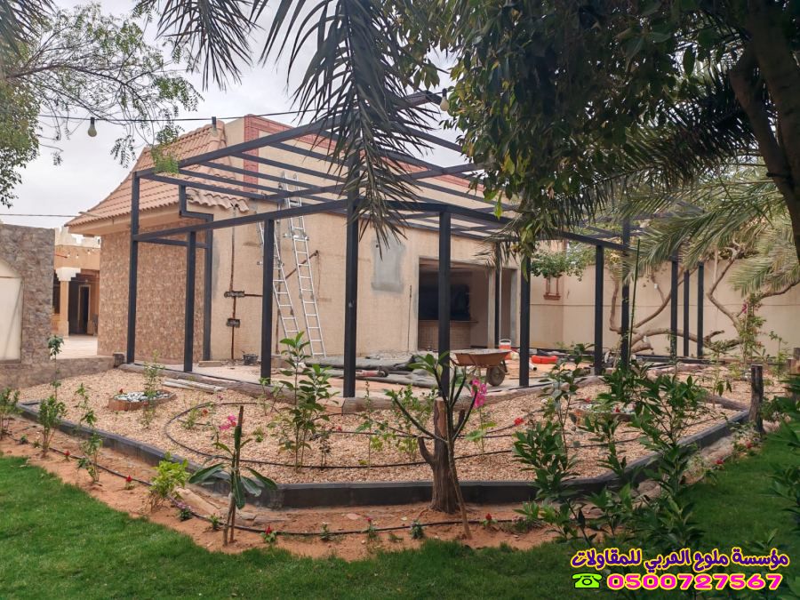 ​ملاحق ساندوتش بانل واسمنت بورد بجدة:للمميزات والأسعار وأيهما أفضل لبناء ملحق مثالي؟ 